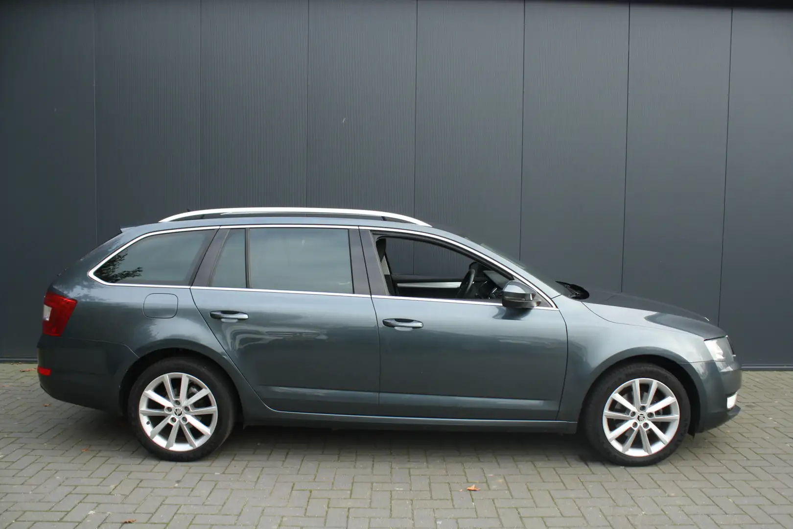 Skoda Octavia Combi 1.4 TSI 141PK Ambition Businessline - NAVIGA Grijs - 2