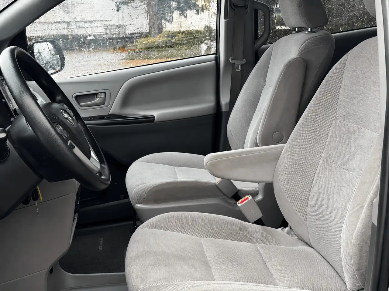 Toyota Sienna снимка Toyota Sienna