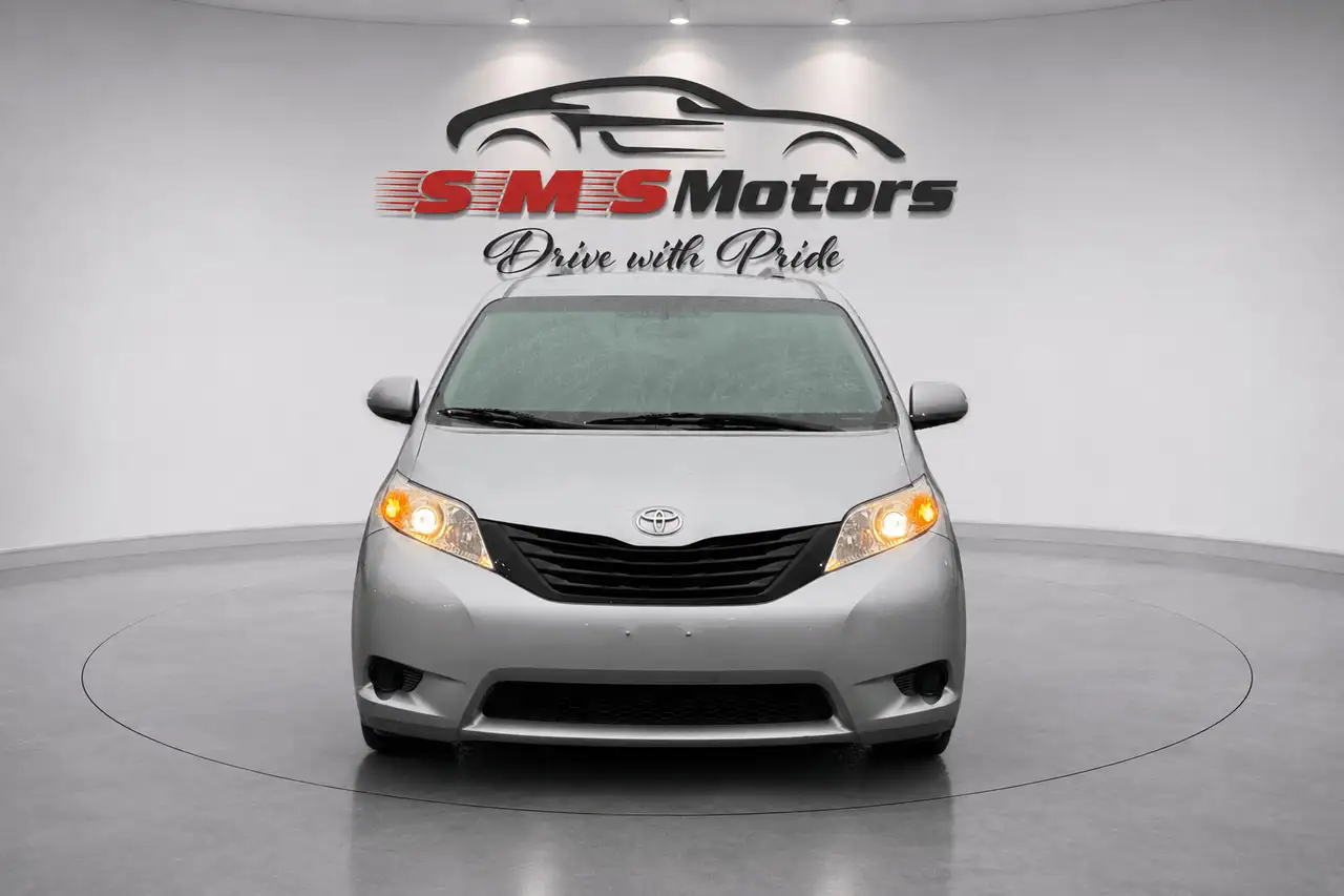 Toyota Sienna снимка Toyota Sienna