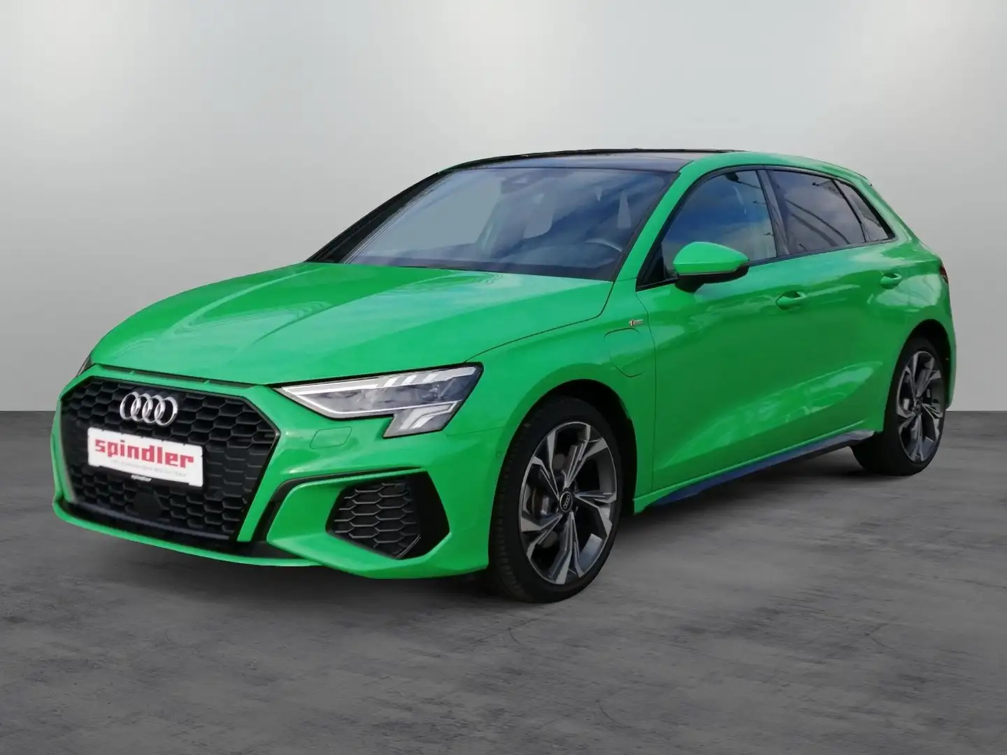 Audi A3 S-Line 40TFSIe Stronic Pano LED 18" Grün - 2