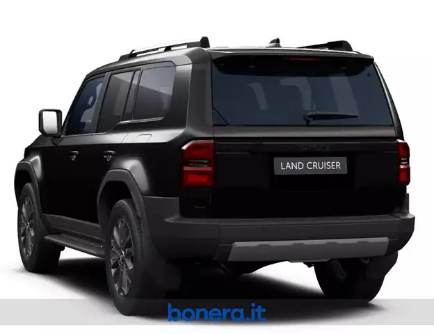 Toyota Land Cruiser view 4