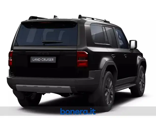 Toyota Land Cruiser view 3