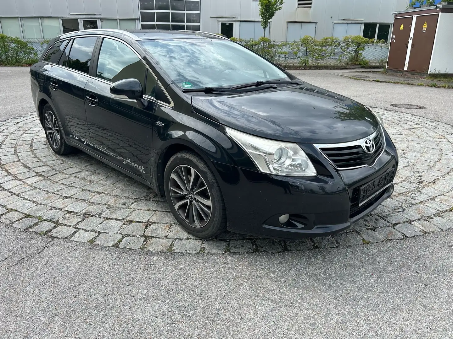 Toyota Avensis Executive Schwarz - 2
