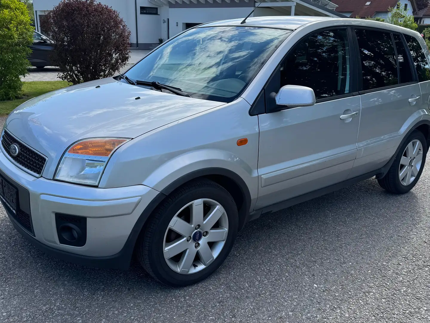 Ford Fusion Fusion Plus 1,6 TDCi Plus Silber - 2