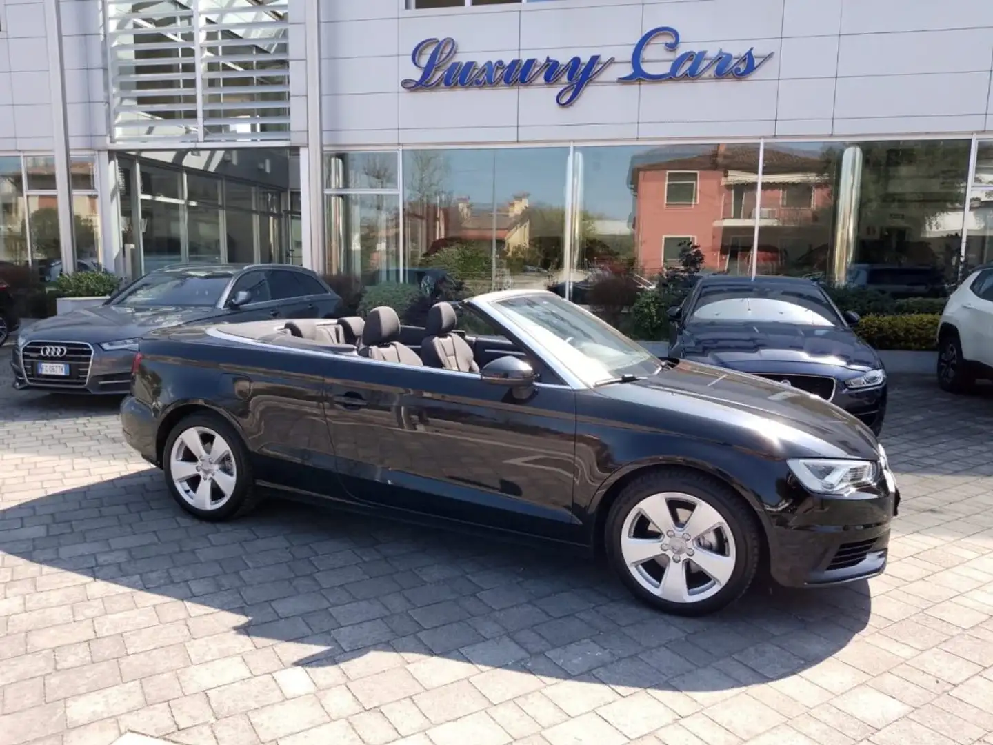 Audi A3 Cabrio 1.6 TDI diesel Ambition Noir - 1