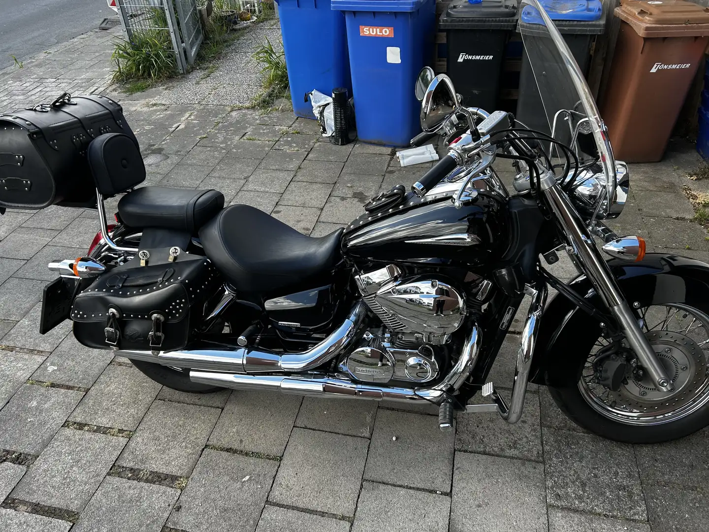 Honda VT 750 V2twin motor    (CS-custom shadow) Schwarz - 1