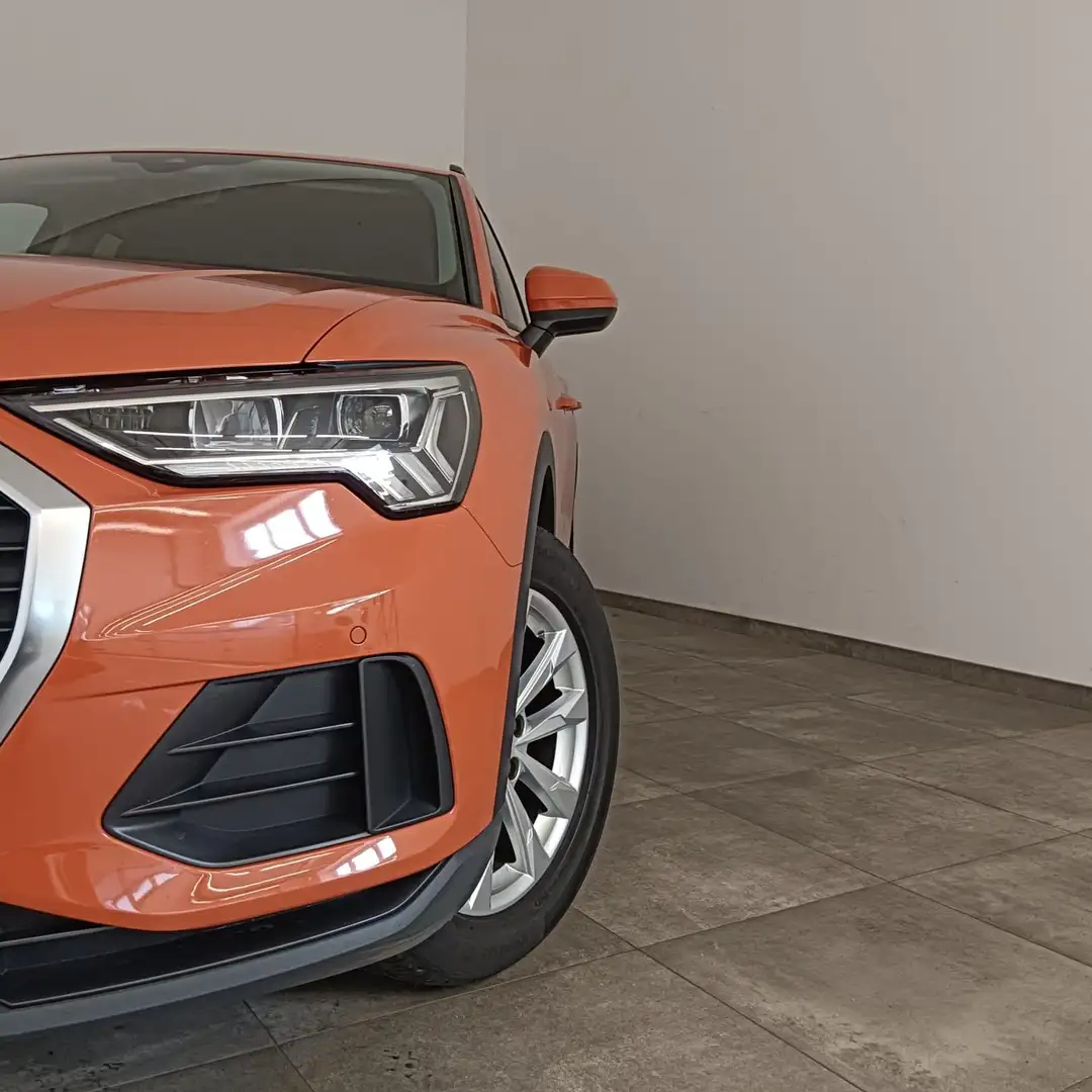 Audi Q3 35 TFSI Orange - 2