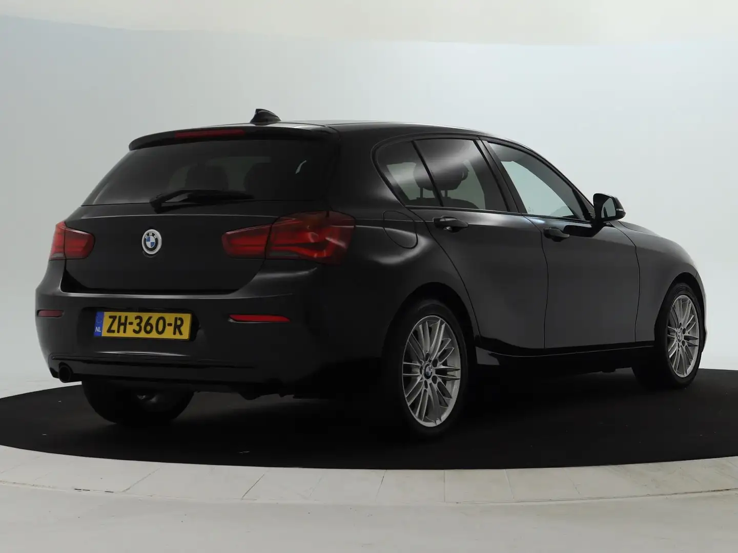 BMW 118 1-serie 118i Executive Sport Shadow CarPlay | Came Zwart - 2