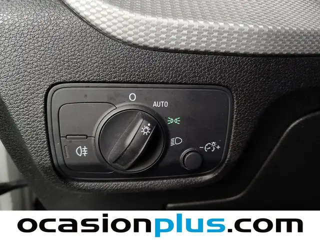 Audi Q2 view 9