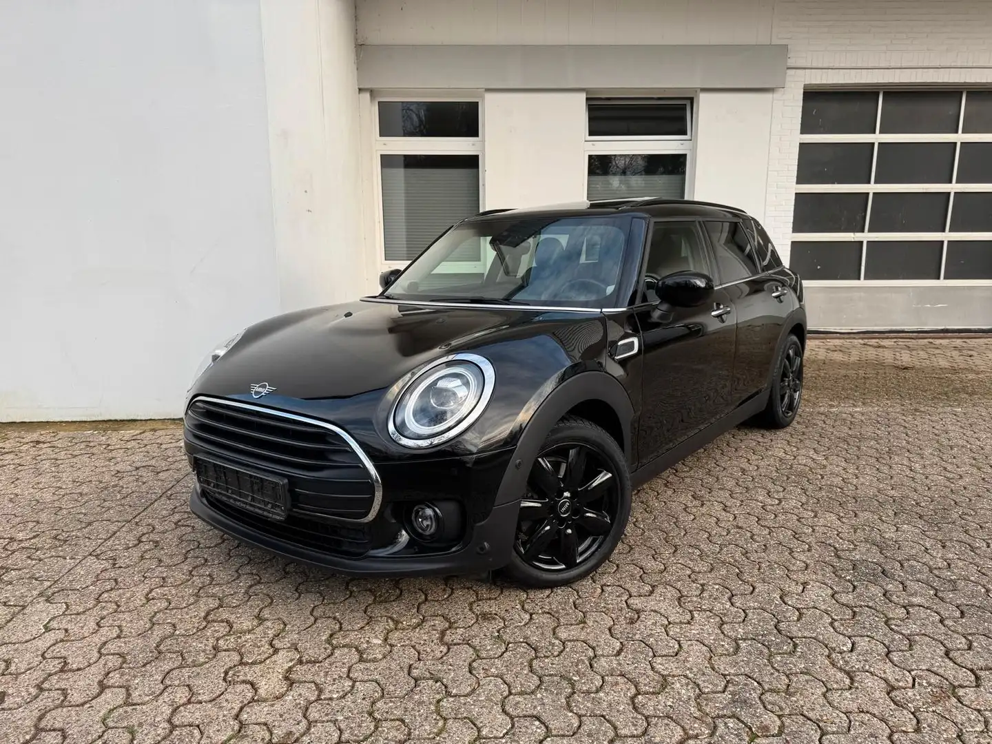 MINI Cooper Clubman 1.5 LED Navi 2.Hand Leder Pano HK Schwarz - 1