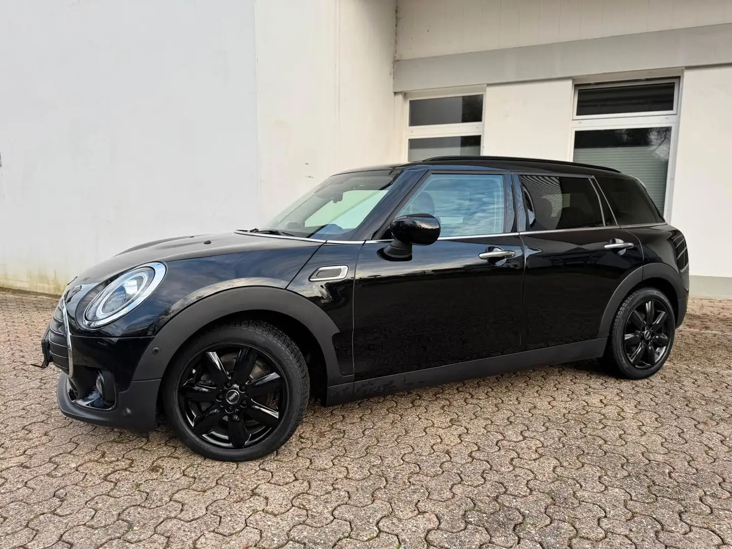 MINI Cooper Clubman 1.5 LED Navi 2.Hand Leder Pano HK Schwarz - 2