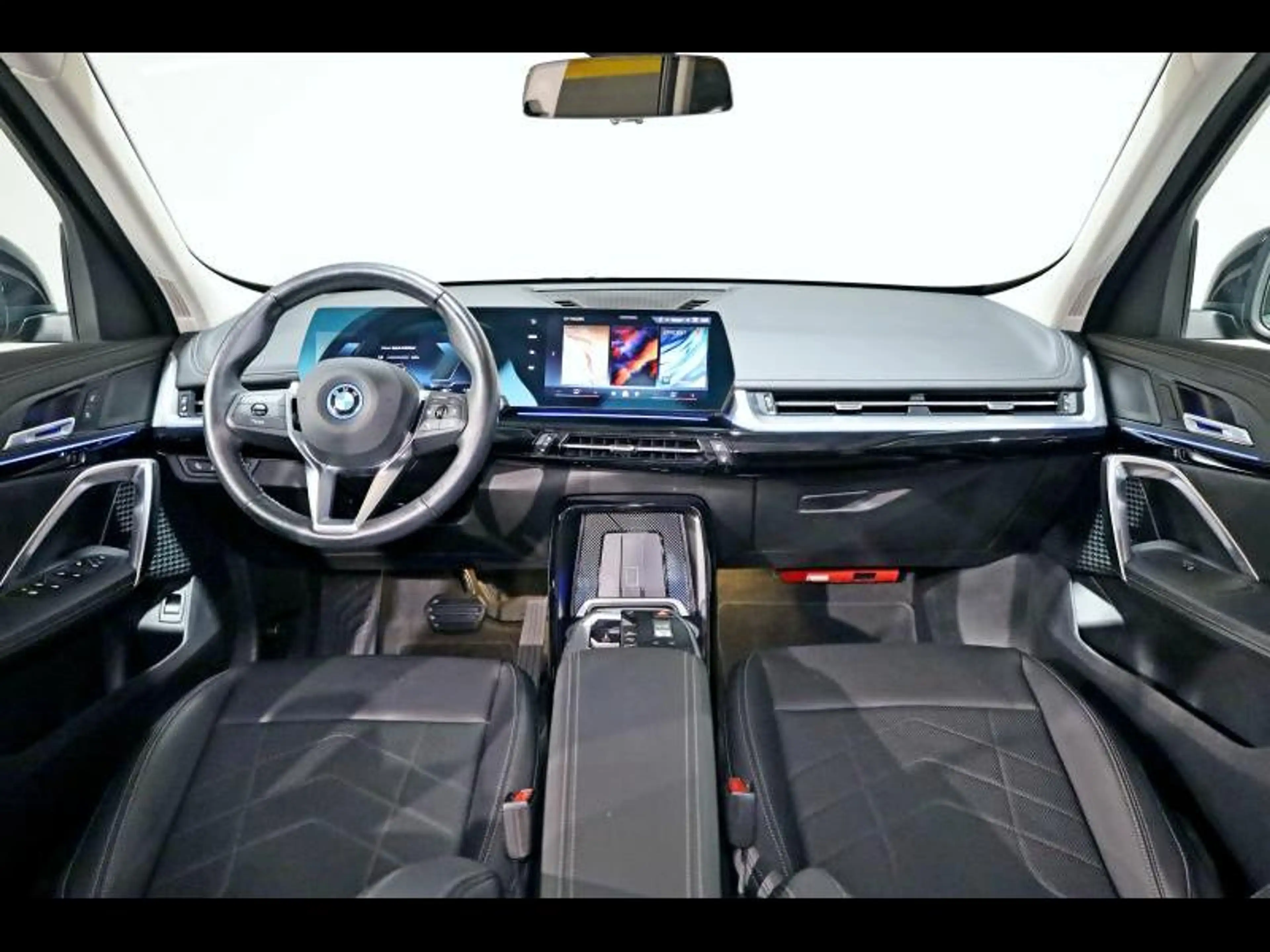 BMW iX1 xDrive30 — photo 7