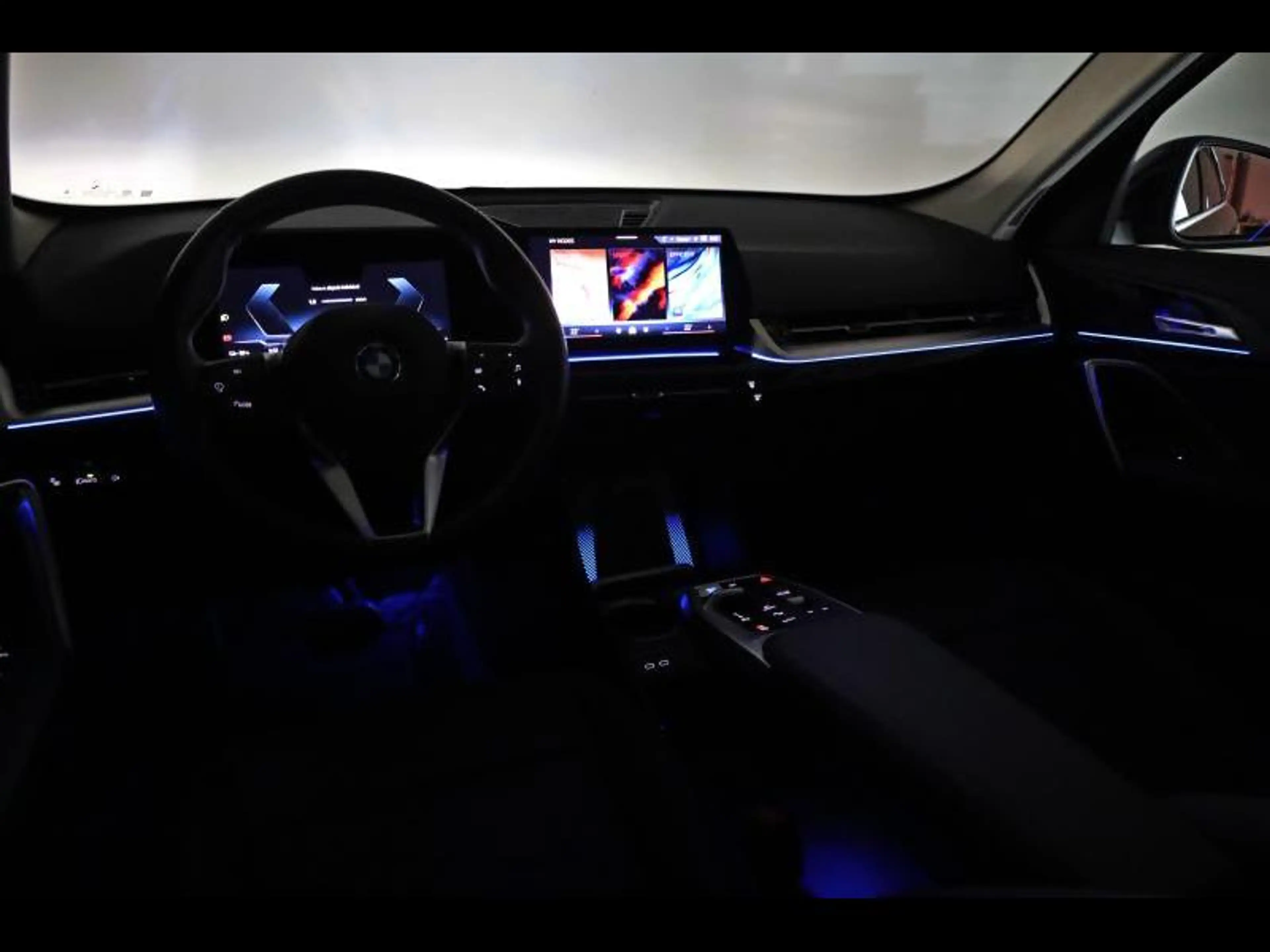 BMW iX1 xDrive30 — photo 12