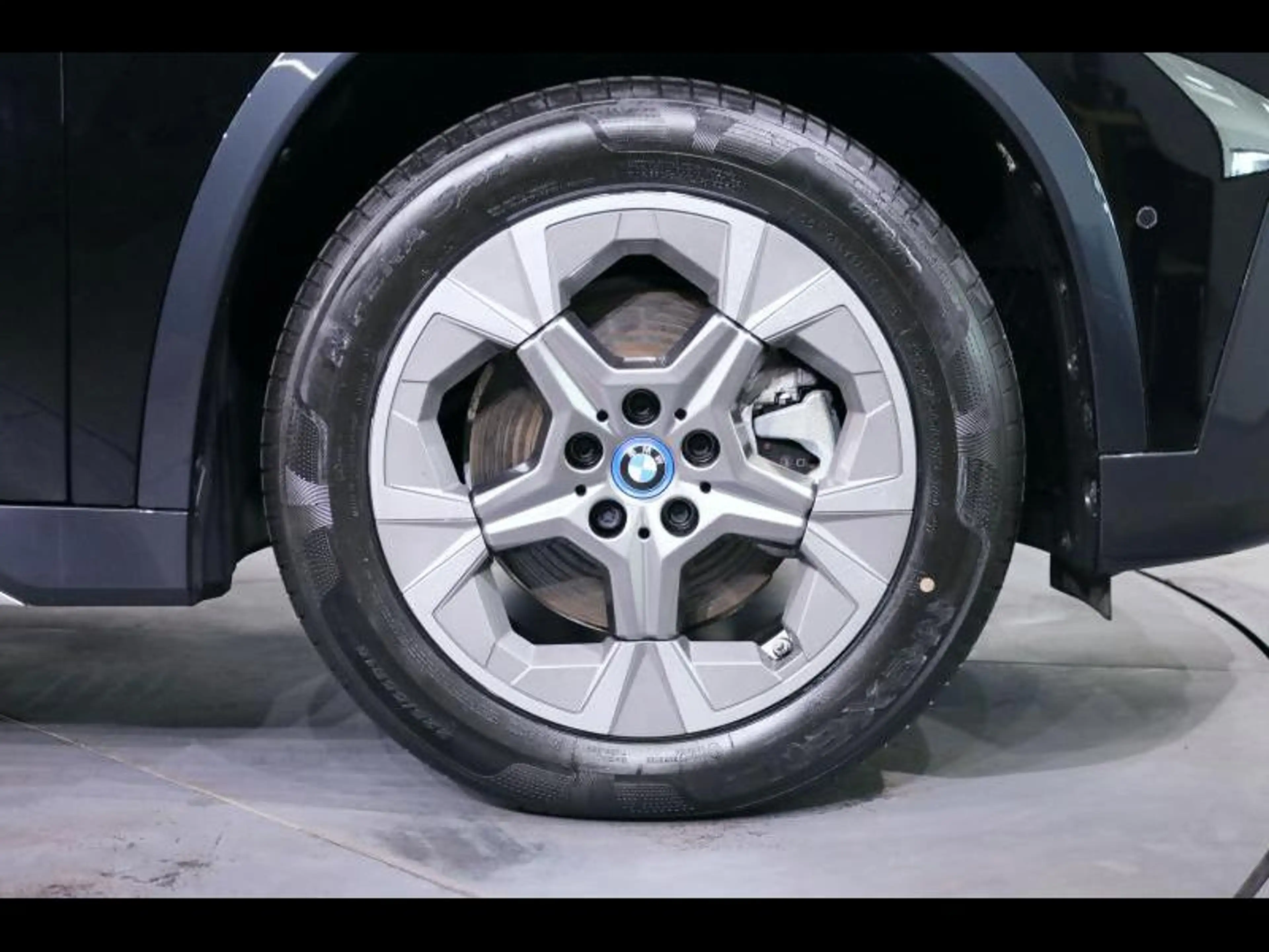 BMW iX1 xDrive30 — photo 8