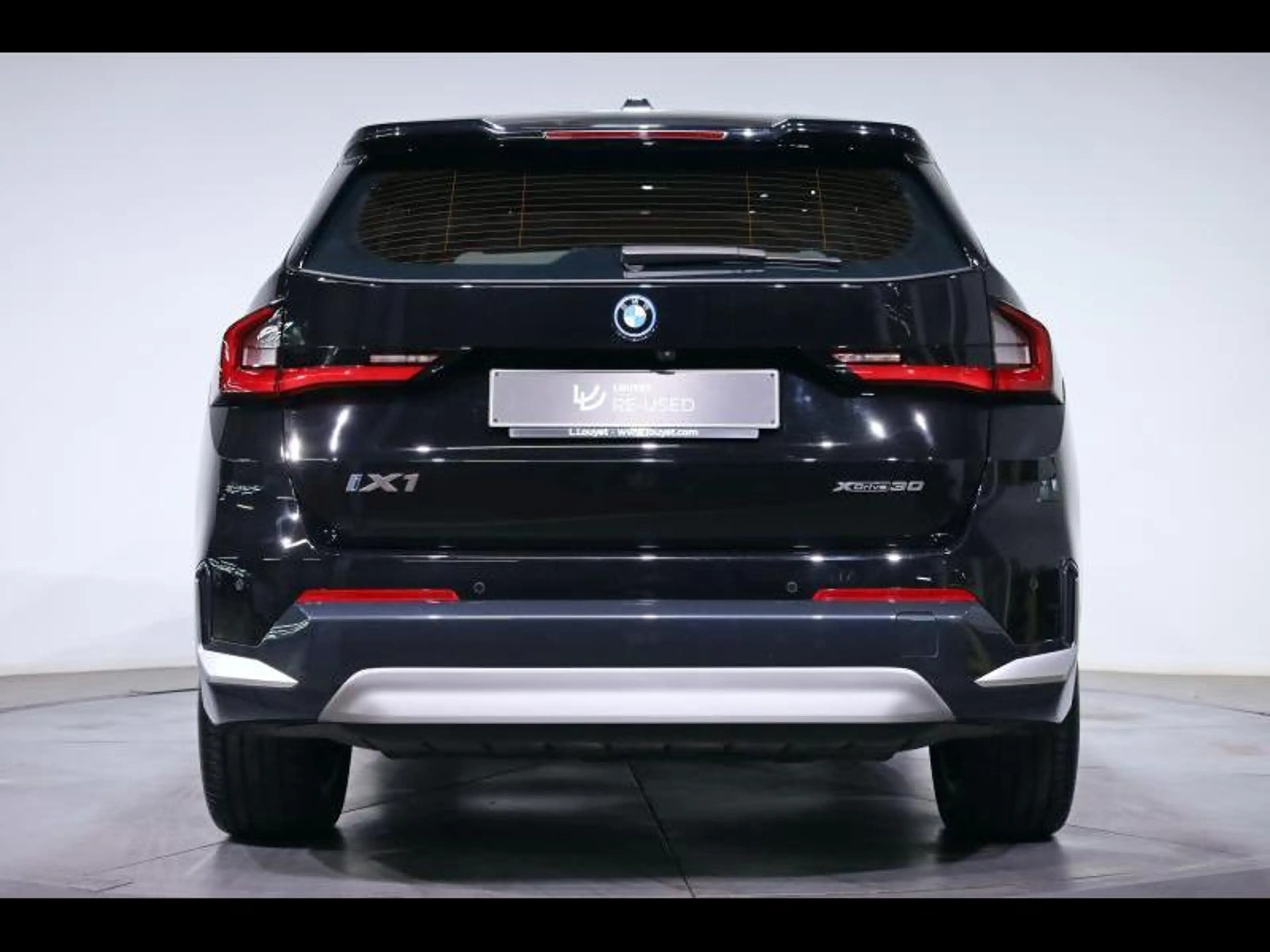 BMW iX1 xDrive30 — photo 4