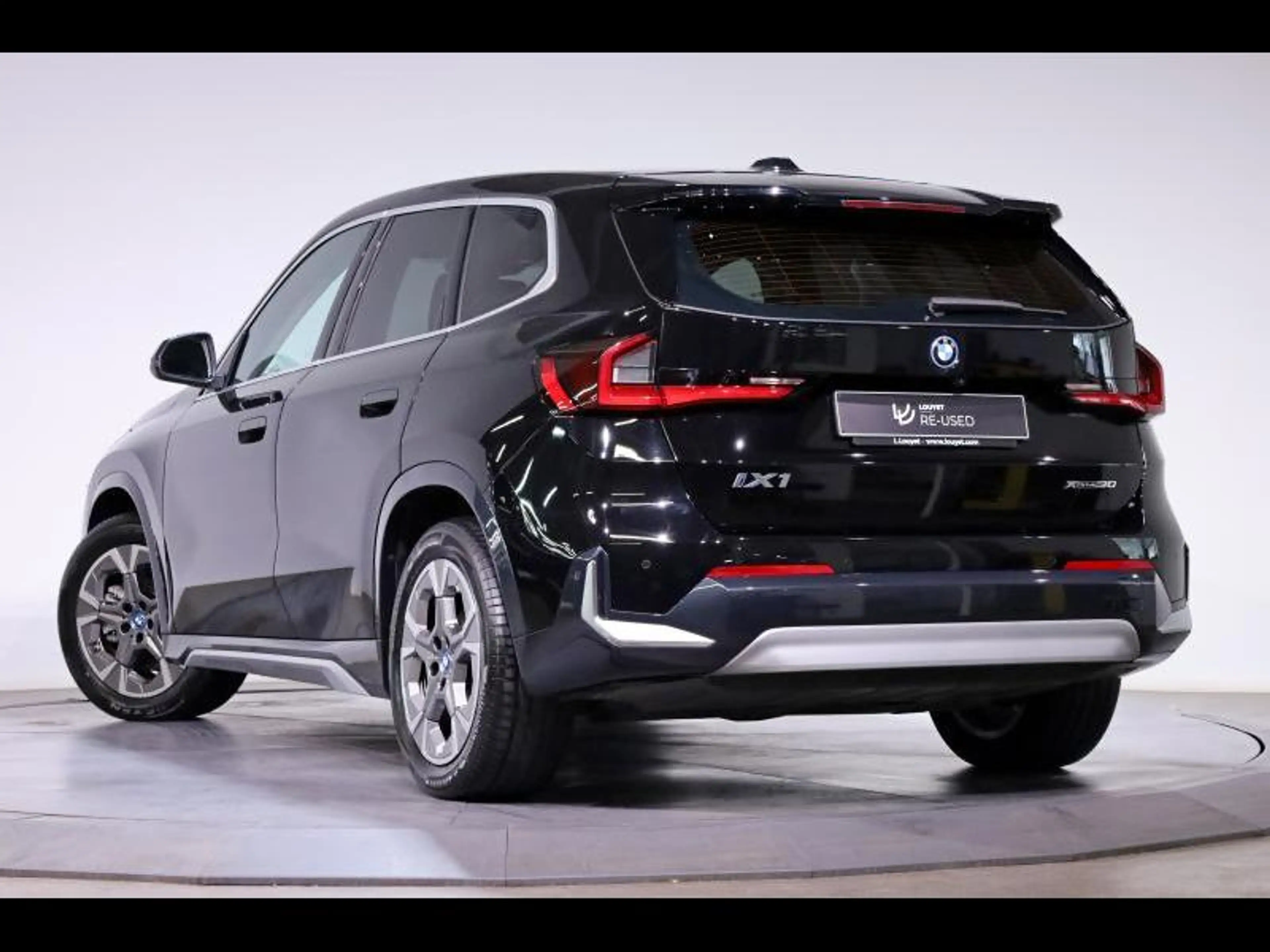 BMW iX1 xDrive30 — photo 5