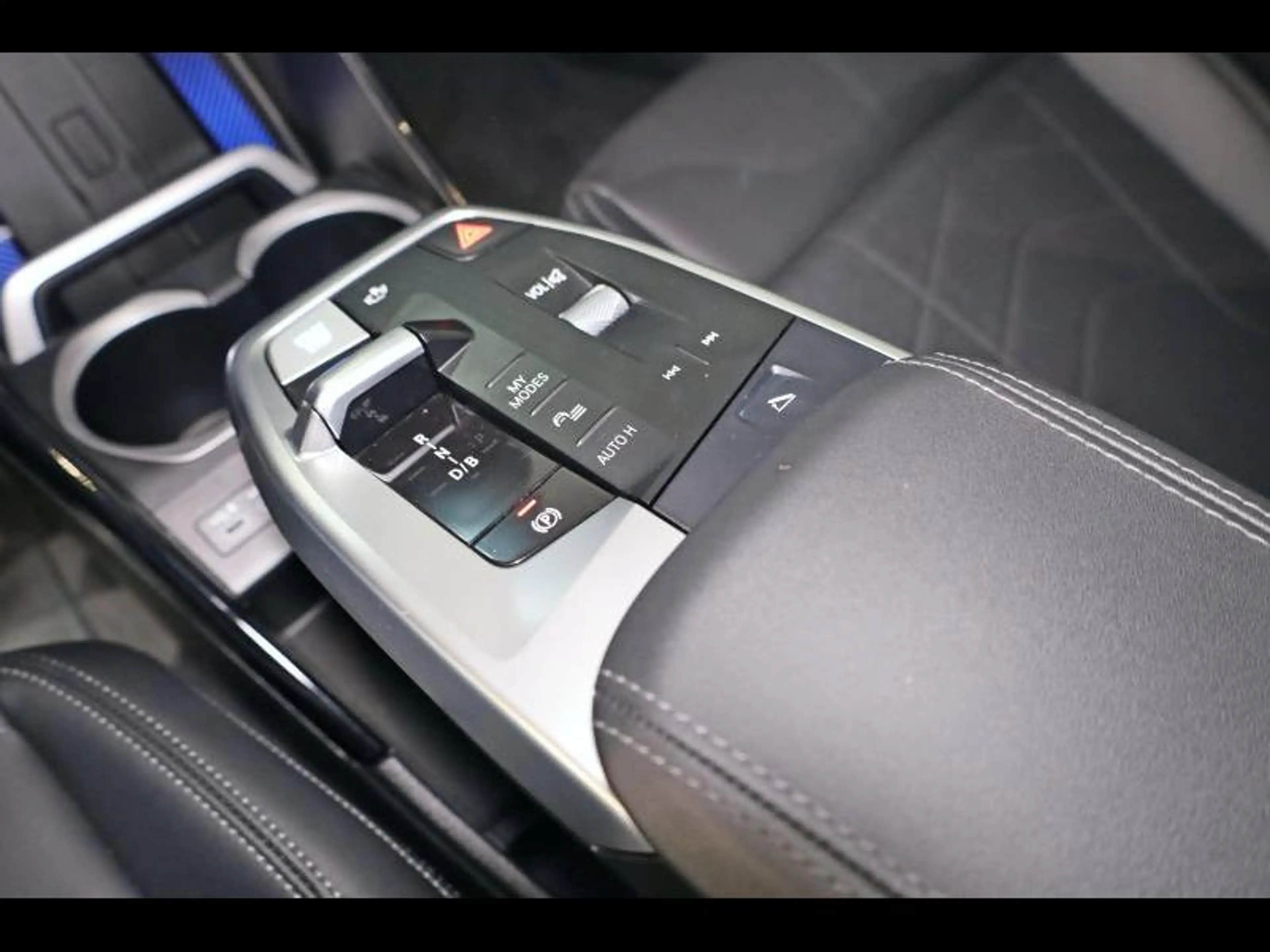 BMW iX1 xDrive30 — photo 13