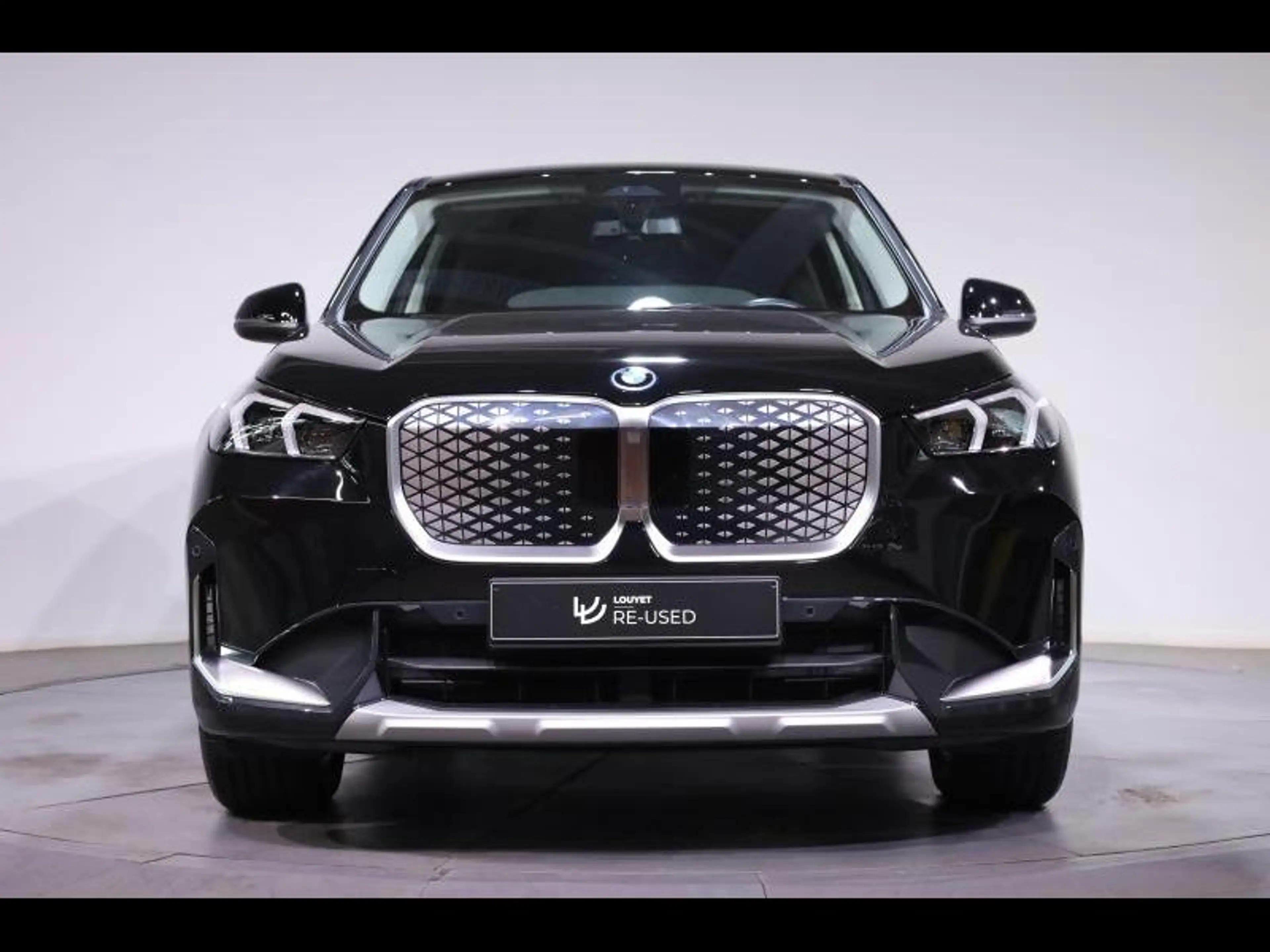 BMW iX1 xDrive30 — photo 2