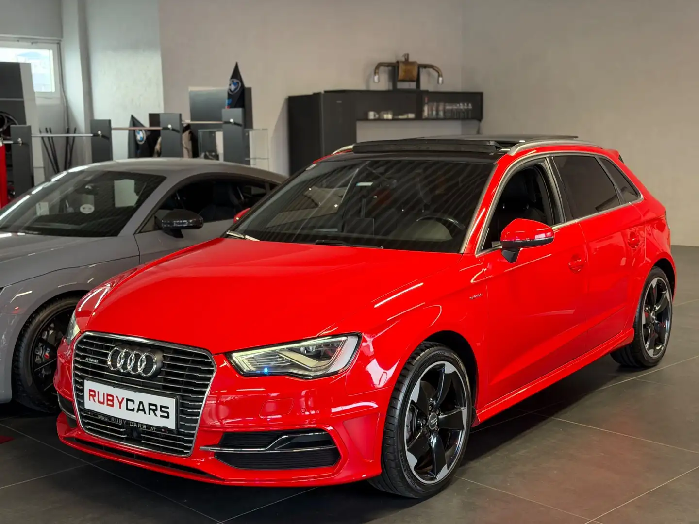 Audi A3 e-tron sline *Pano*Kamera*ACC*Keyless*B&O* Rouge - 1