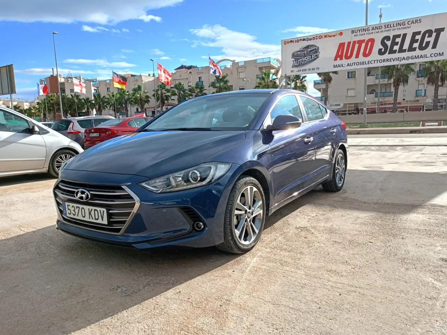 Hyundai ELANTRA 1.6CRDi Style DCT 136 Blau - 1