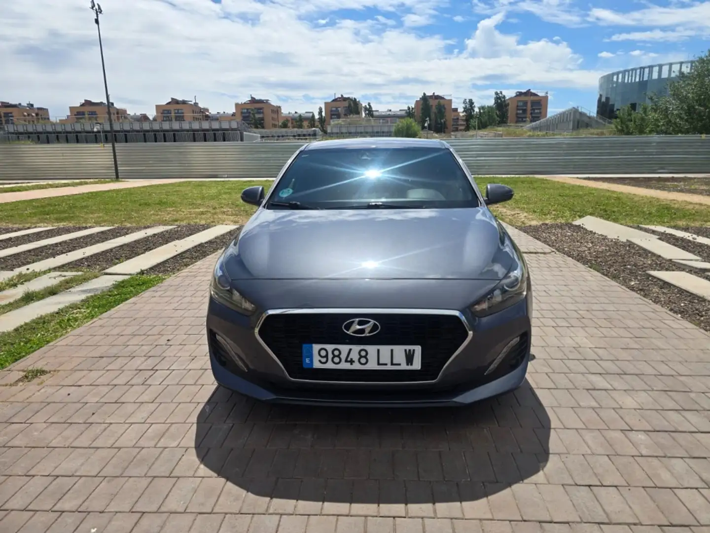 Hyundai i30 1.6CRDi Klass 95 Gris - 2