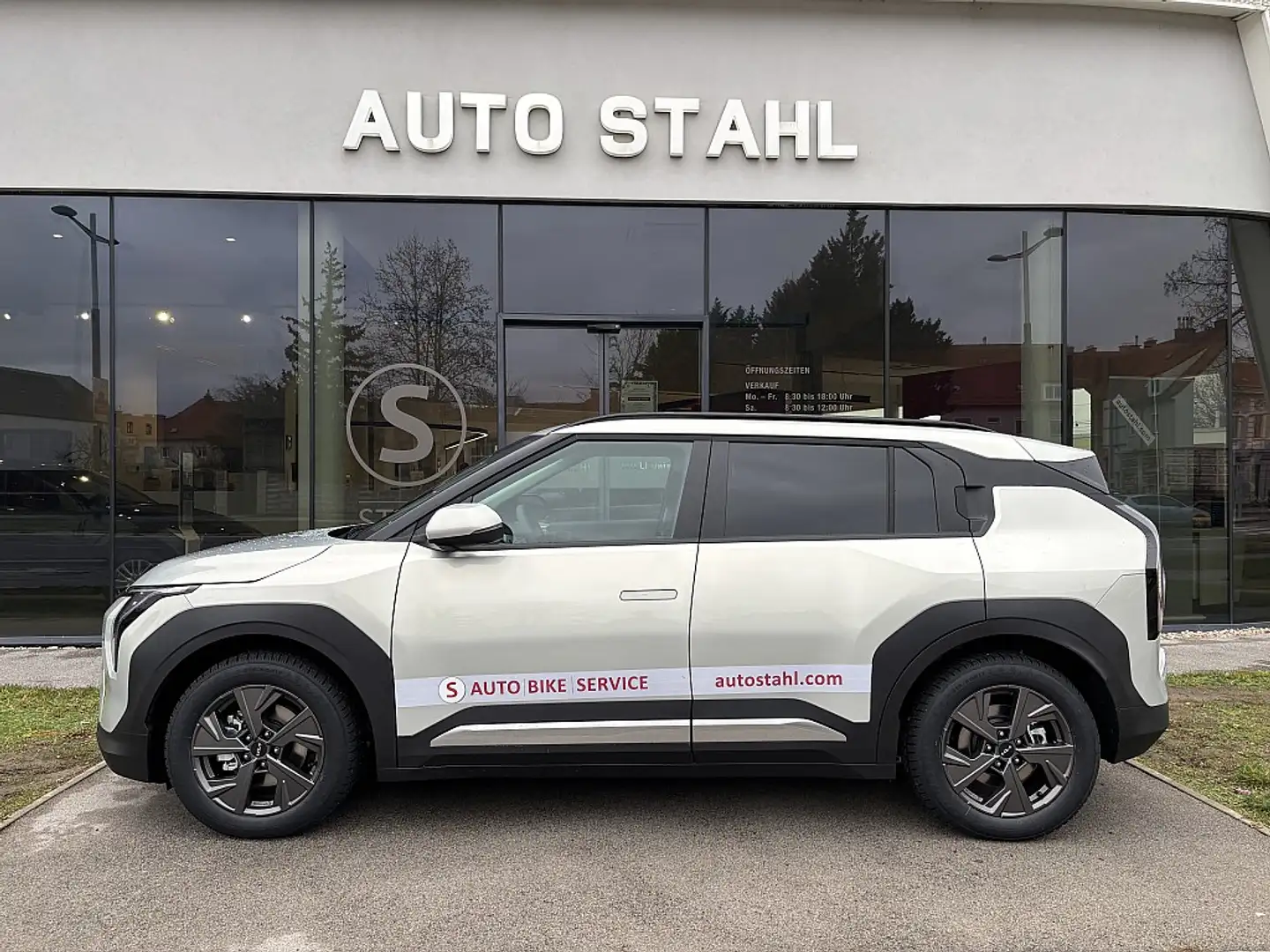 Kia EV3 FWD 81,4kWh Long Range BIZ AUTO STAHL WIEN 21 Plateado - 2