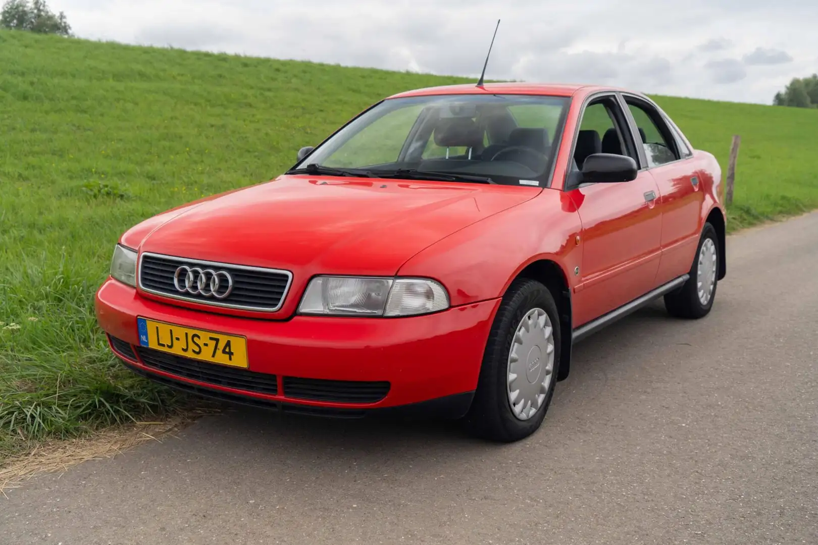 Audi A4 1.6 Sedan | 1995 Rood - 1