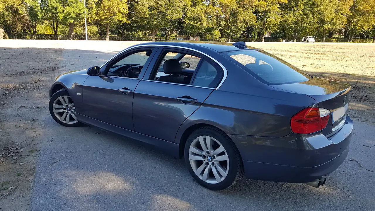 BMW 330