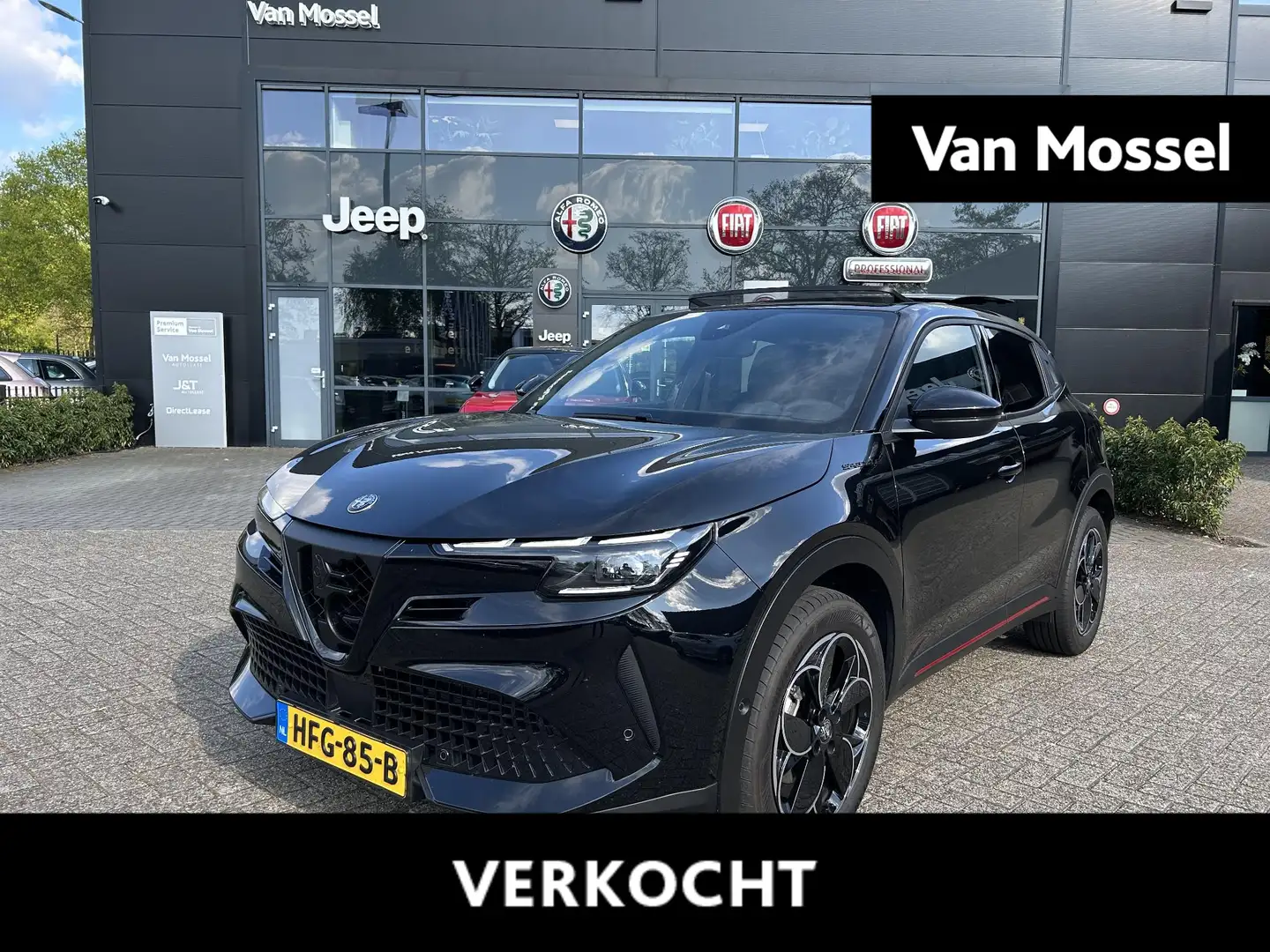 Alfa Romeo Junior 1.2 Turbo Hybrid Ibrida Speciale Navigatie | Parke Negro - 1