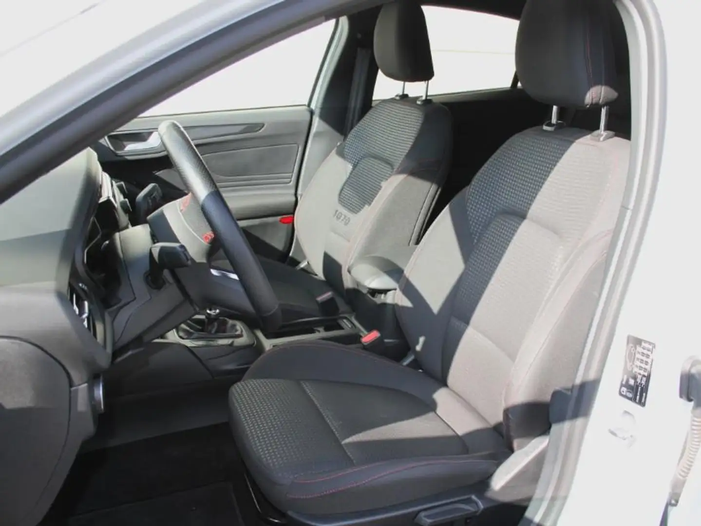 Ford Focus 1.0 EB ST-Line LED Techn.-Pak RFK Winter Weiß - 2