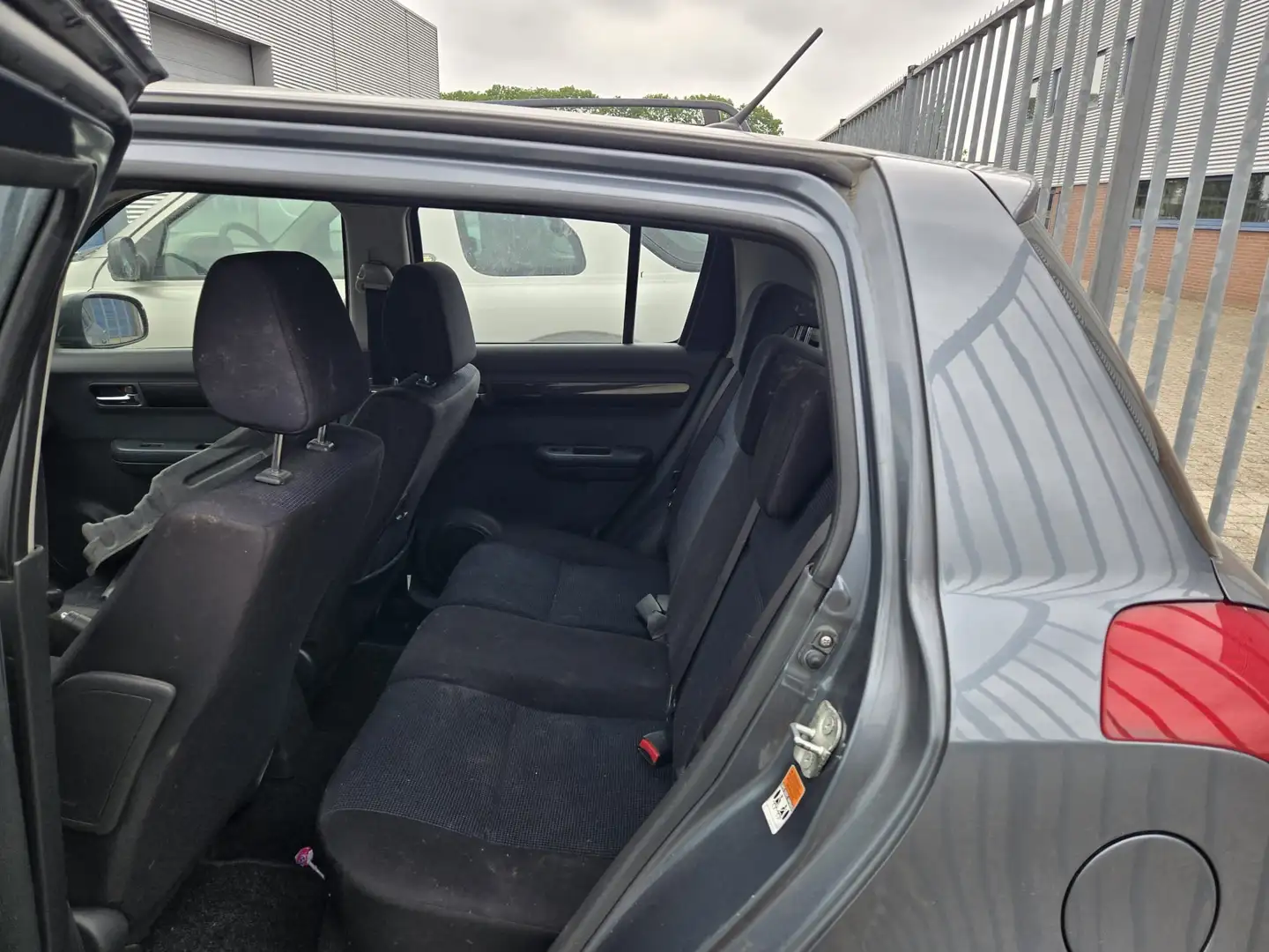 Suzuki Swift 1.3 Shogun Grijs - 2