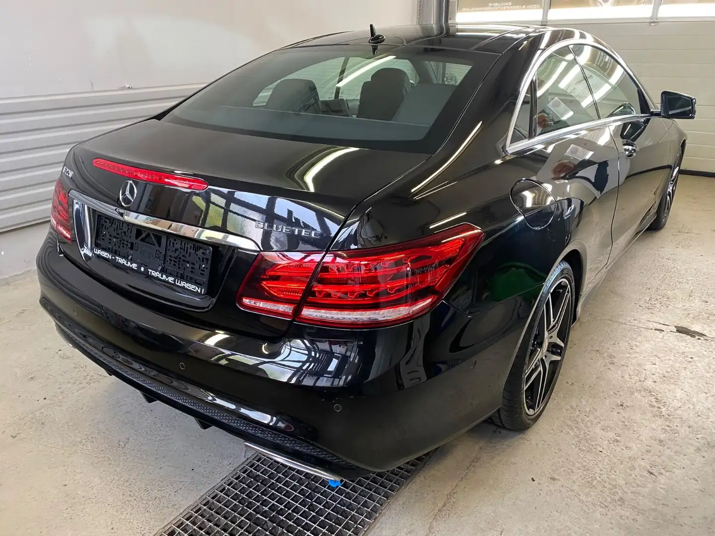 Mercedes-Benz E 220 Coupé BlueTEC AMG / Coupé Schwarz - 2