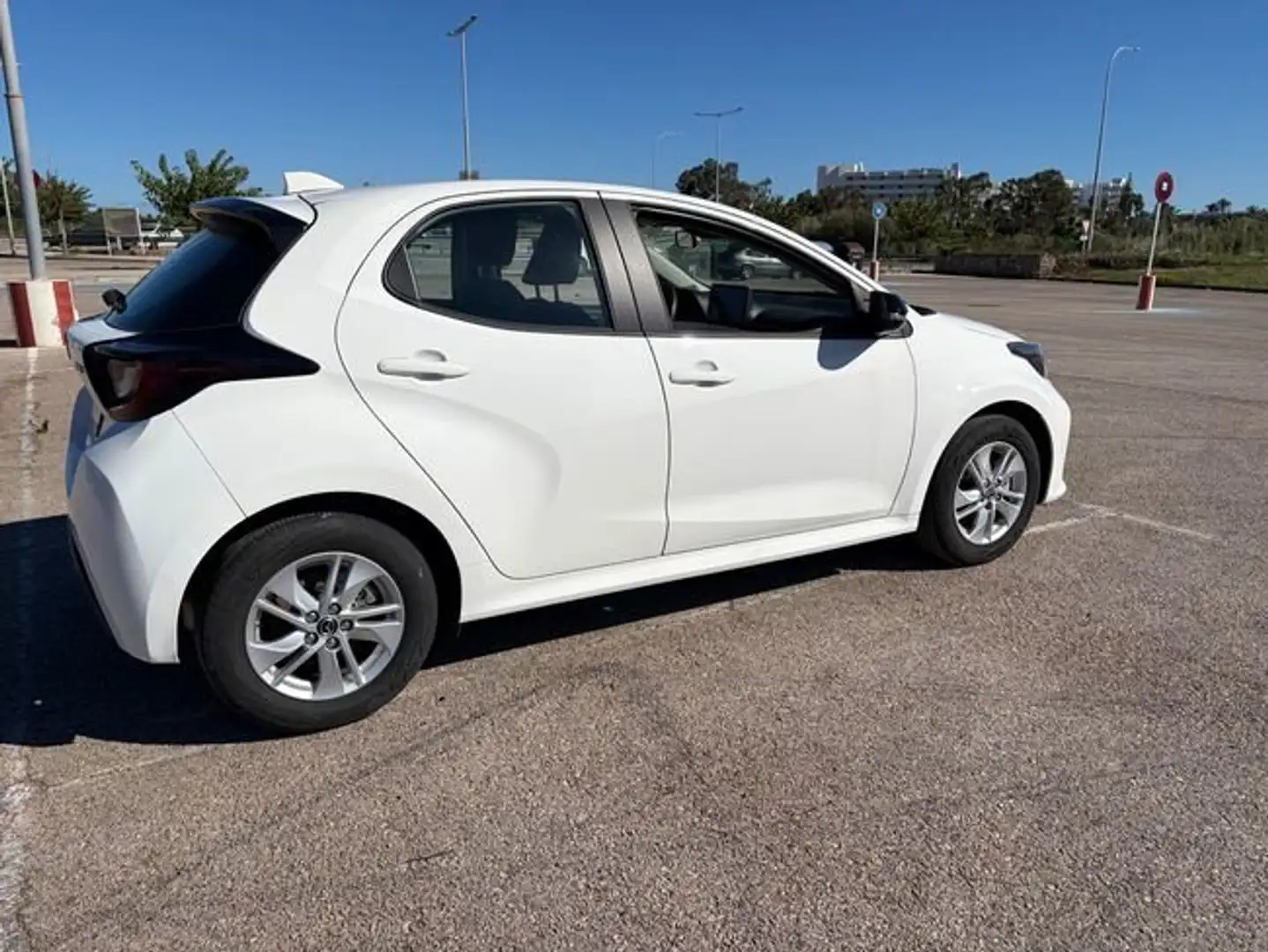 Mazda 2 1.5 CVT CENTRE-LINE Blanco - 2