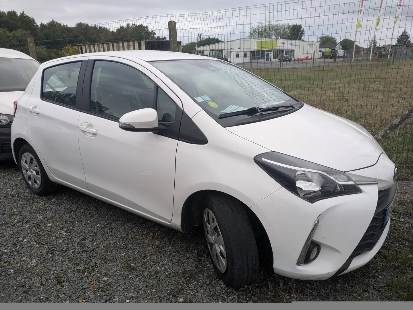 Toyota Yaris III 90 D-4D France Business 5p Blanc - 2