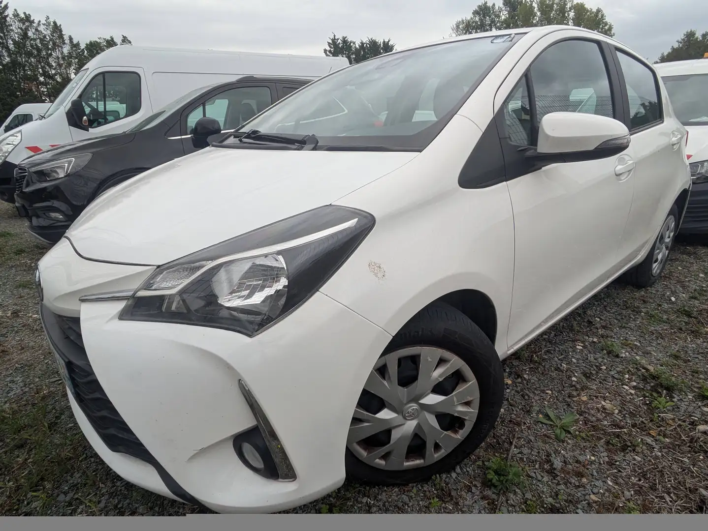 Toyota Yaris III 90 D-4D France Business 5p Blanc - 1