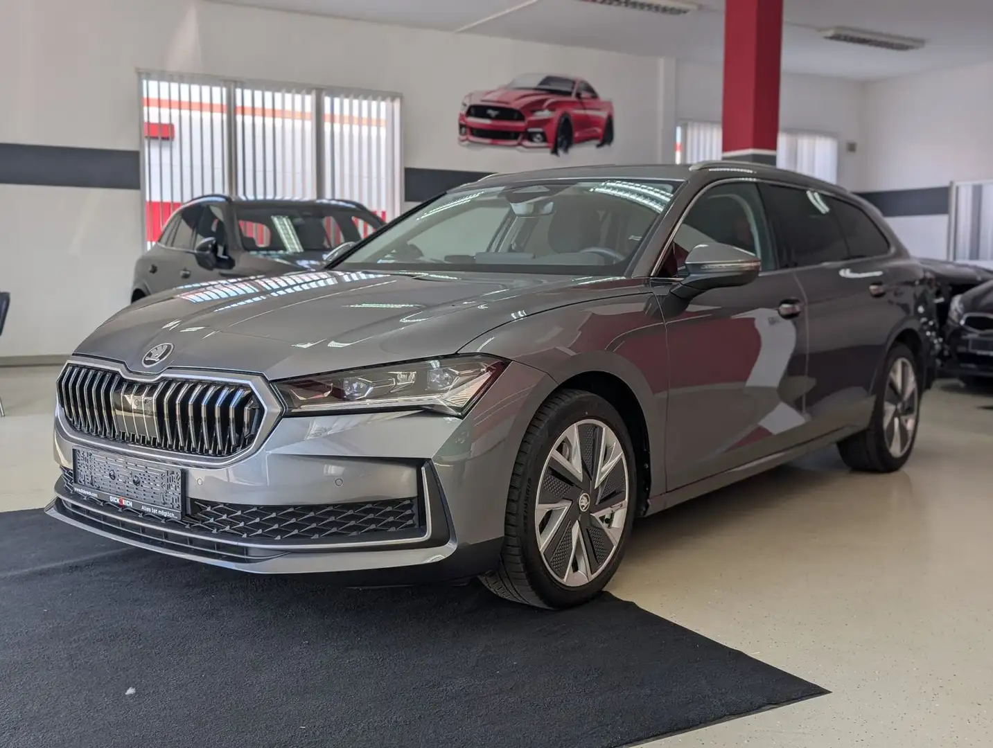 Skoda Superb IV 2.0TDI DSG 4x4 MATRIX ACC NEUES MODELL Gris - 1