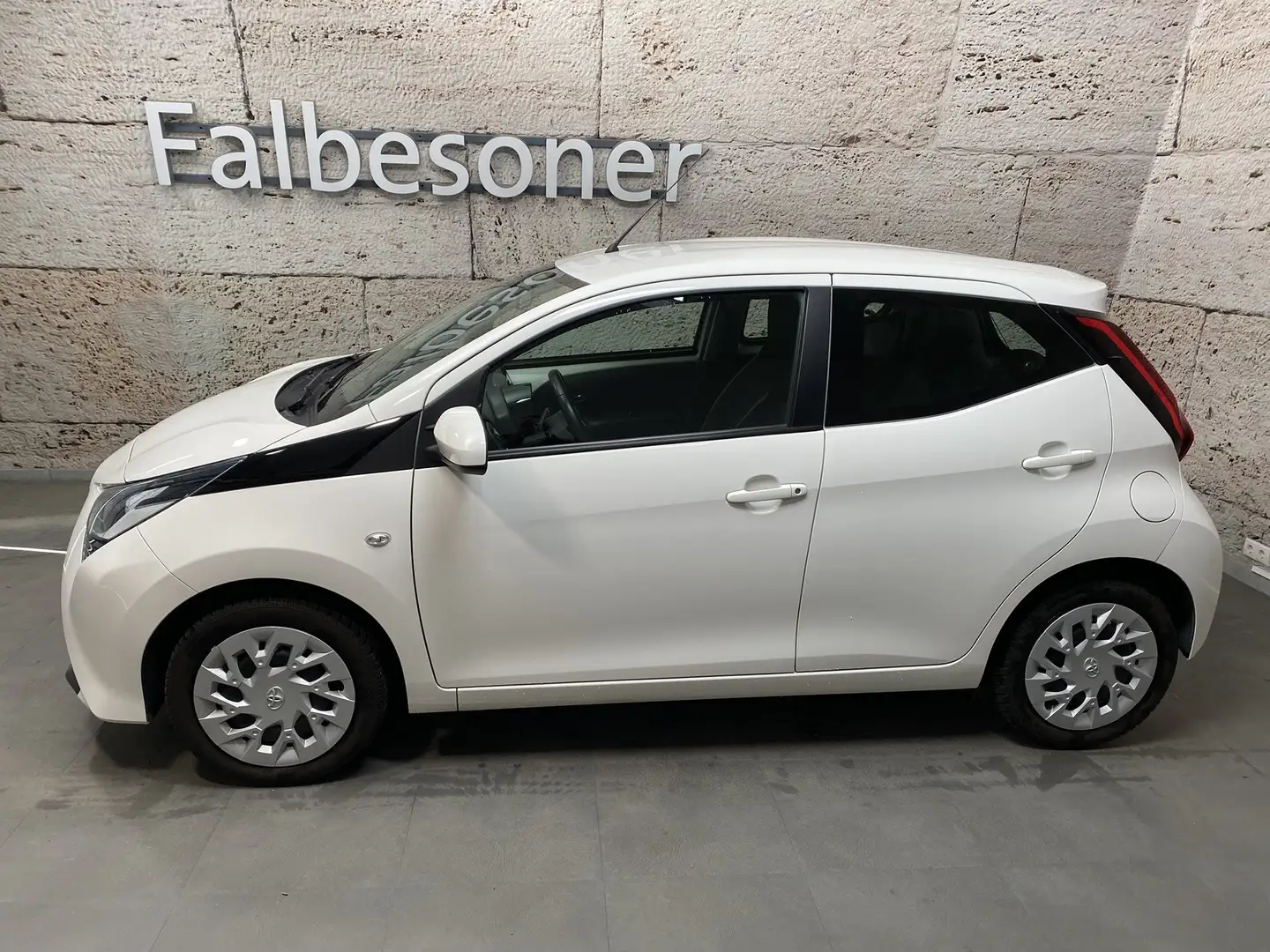 Toyota Aygo X 1,0 VVT-i x-play Bianco - 2