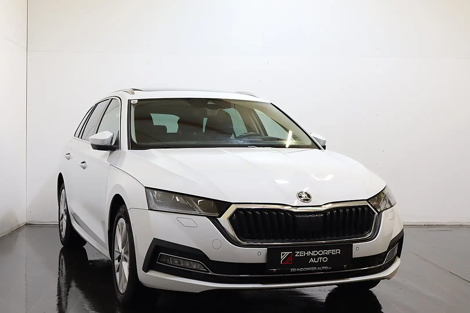 Skoda Octavia Combi 2,0 TDI DSG|MATRIX|PANO|HEAD-UP|RFK| Weiß - 1