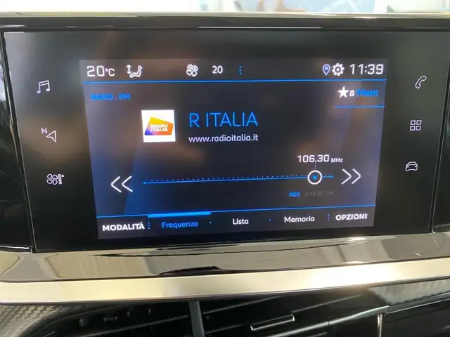 Peugeot 208 view 10