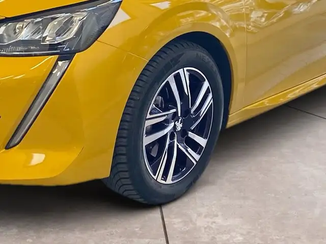 Peugeot 208 view 15