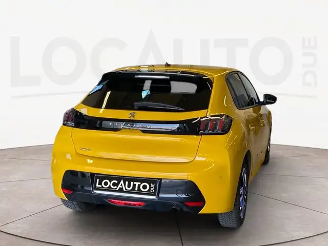 Peugeot 208 view 4