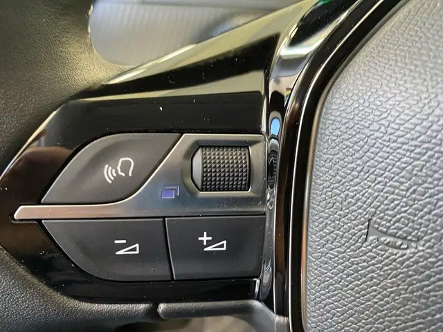 Peugeot 208 view 12