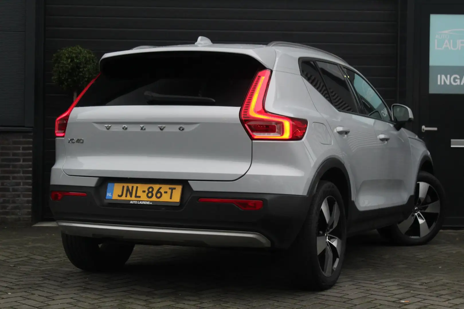 Volvo XC40 1.5 T5 Twin Engine Momentum Pro | Panorama-dak| Tr Wit - 2
