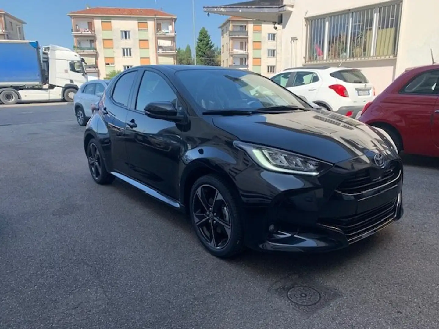 Toyota Yaris Hybrid Lounge 131cv Nero - 2