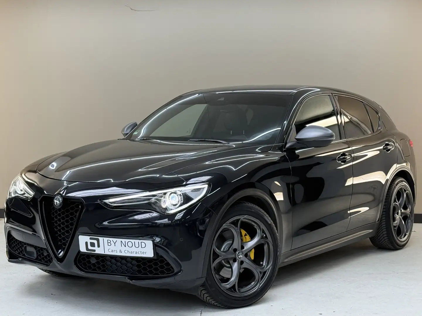 Alfa Romeo Stelvio 2.0 T AWD Super, 280Pk, 2018, Liefhebbersauto, 2de Noir - 1