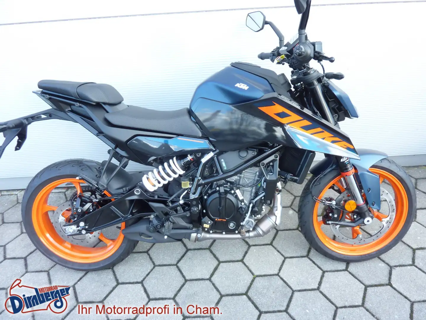 KTM 125 Duke mit 996,- Discount neues Modell 2024 Portocaliu - 2