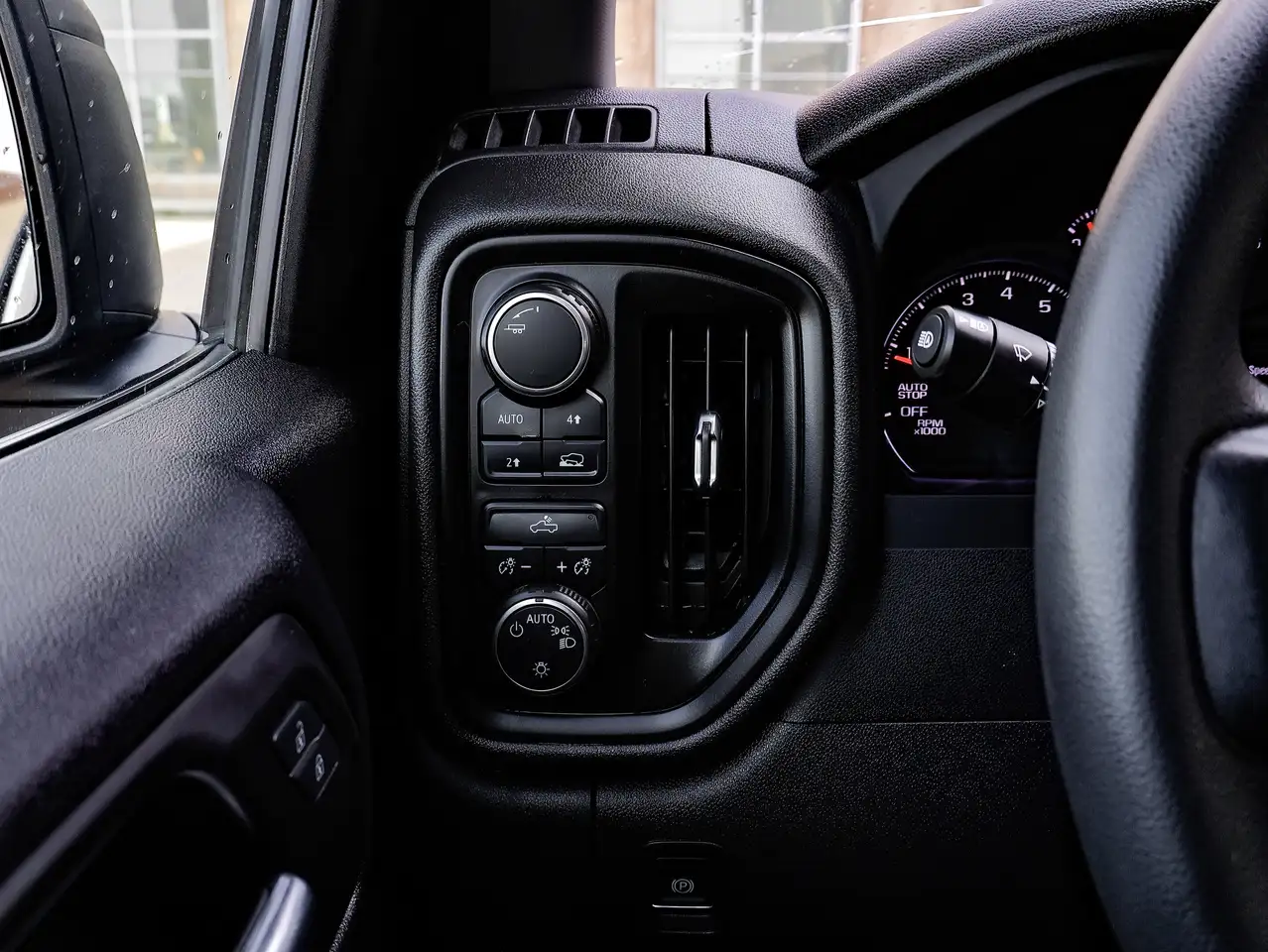 Chevrolet Silverado 1500 снимка Chevrolet Silverado 1500