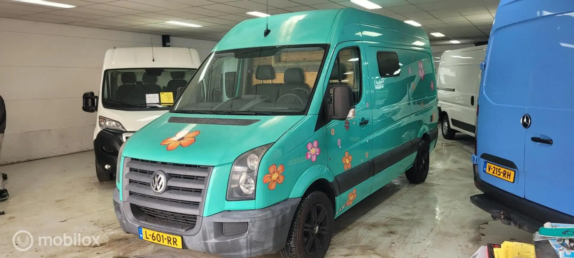 Volkswagen CRAFTER Flower power hippie van Vert - 1
