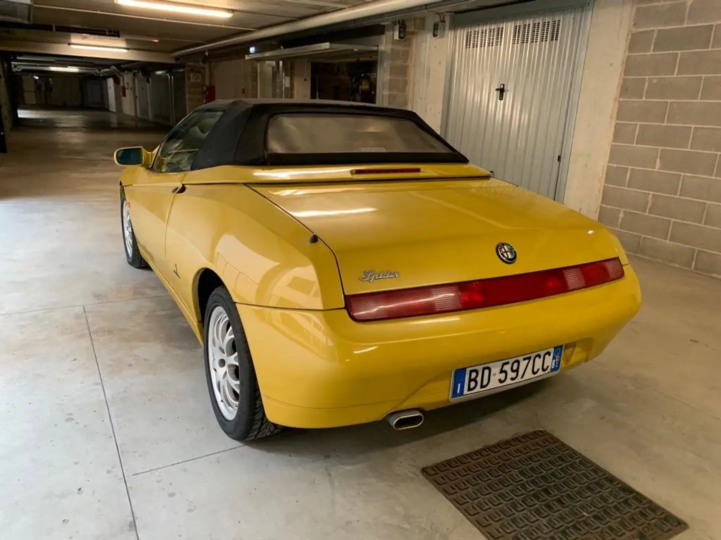 Alfa Romeo Spider GTV 1.8 16 V Twin Spark Giallo - 1
