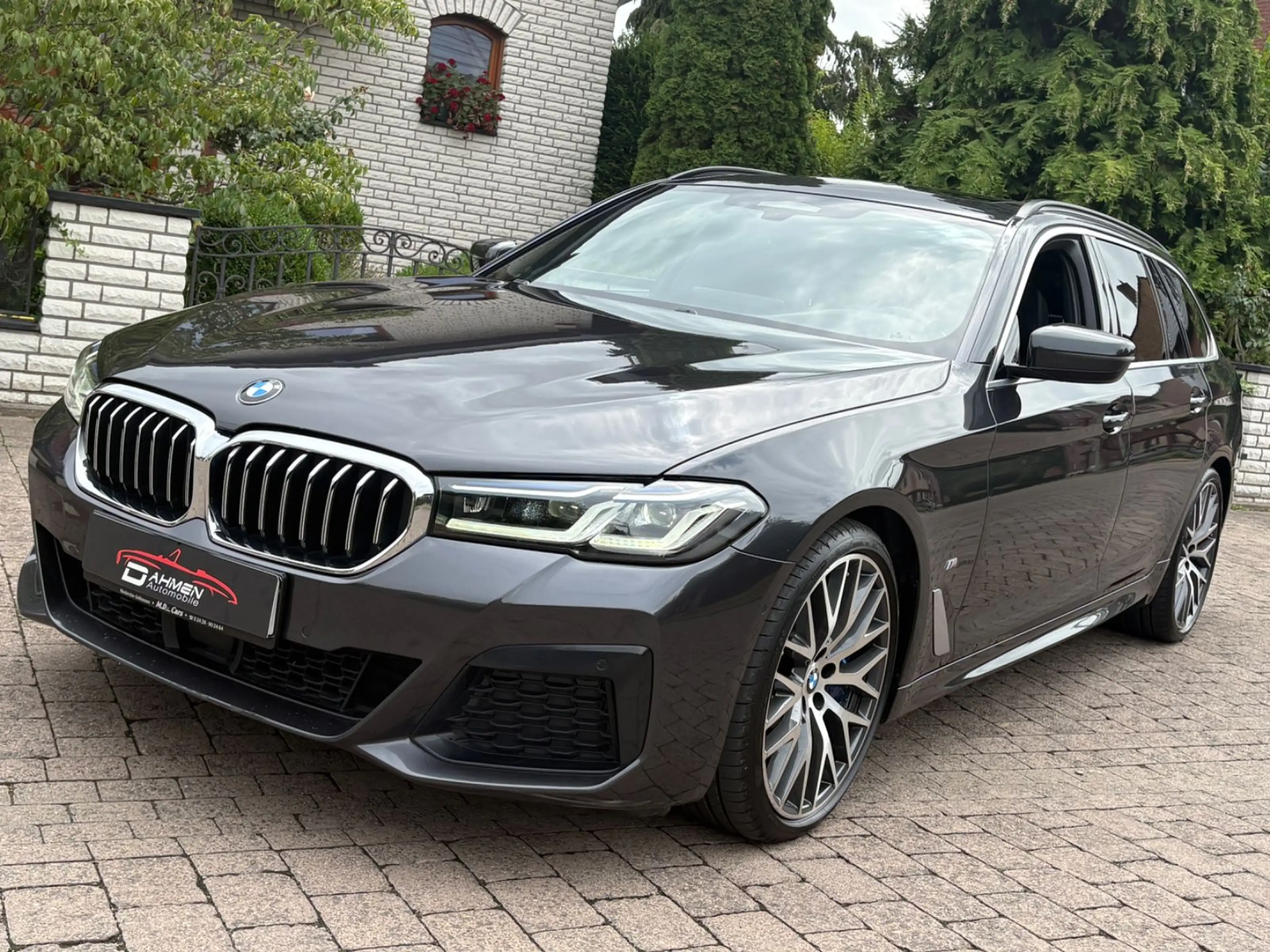 BMW 540 5 Touring 540 d xDrive M Sport/PANO/2 HAND/. — photo 2